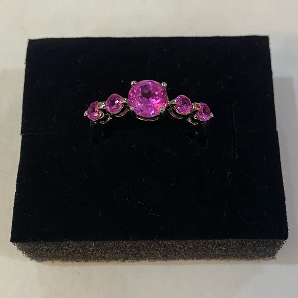 INTERGEM Pink / Purple Sapphire 5-Stone Accent Silver Plated Ring - Size 6.5 - Picture 1 of 9